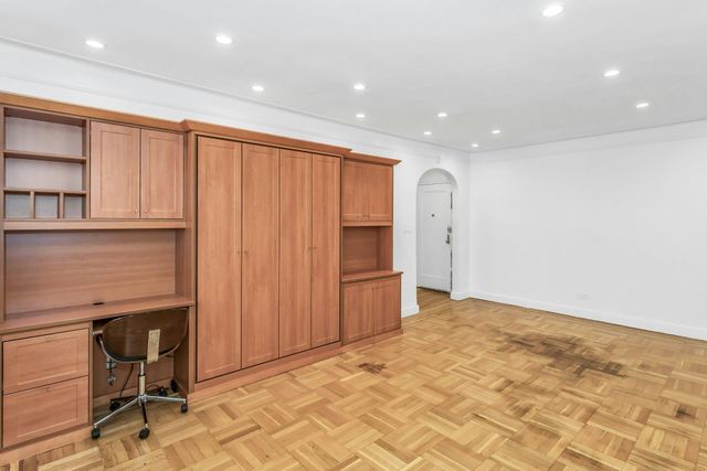 8380 118th St Apt 3P, New York City, NY 11415