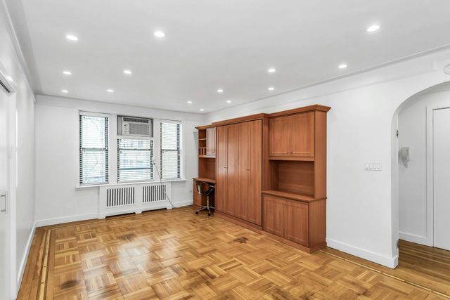 8380 118th St Apt 3P, New York City, NY 11415