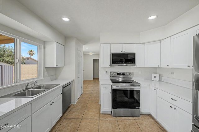 4213 W SUNNYSIDE Avenue, Phoenix, AZ 85029