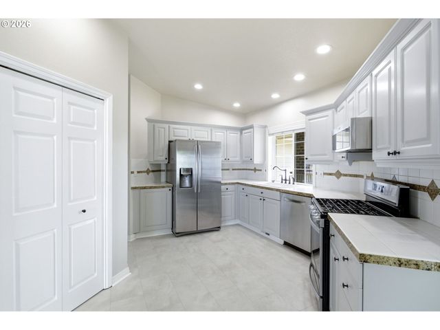 1264 Se LARCH Way, Gresham, OR 97080