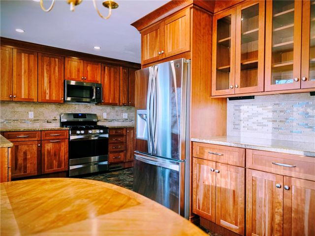 38 Bretton Woods Drive, Cranston, RI 02920