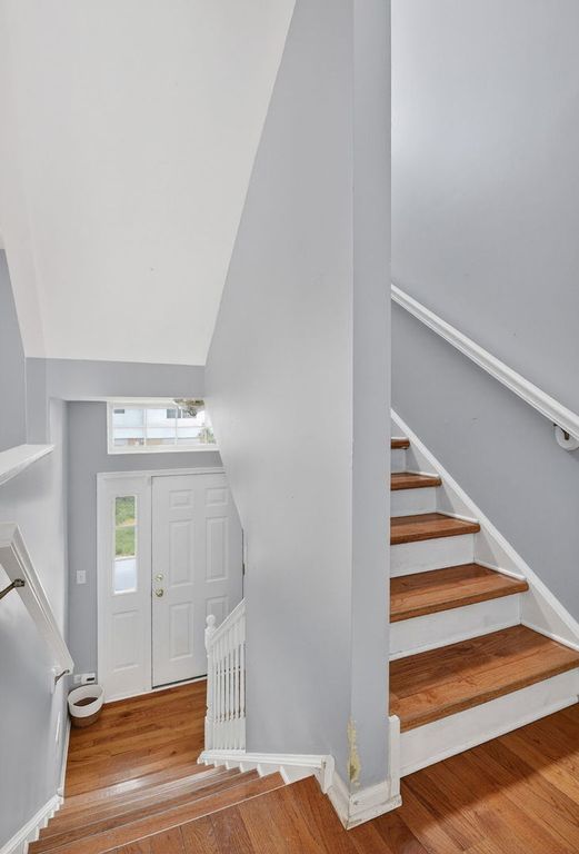 Image 3 of property listing at 1114 Andover Court, Glendale Heights, IL 60139