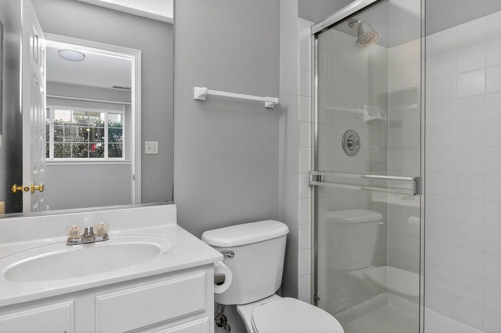 Image 22 of property listing at 1114 Andover Court, Glendale Heights, IL 60139