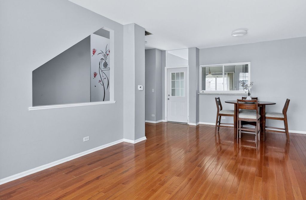 Image 6 of property listing at 1114 Andover Court, Glendale Heights, IL 60139
