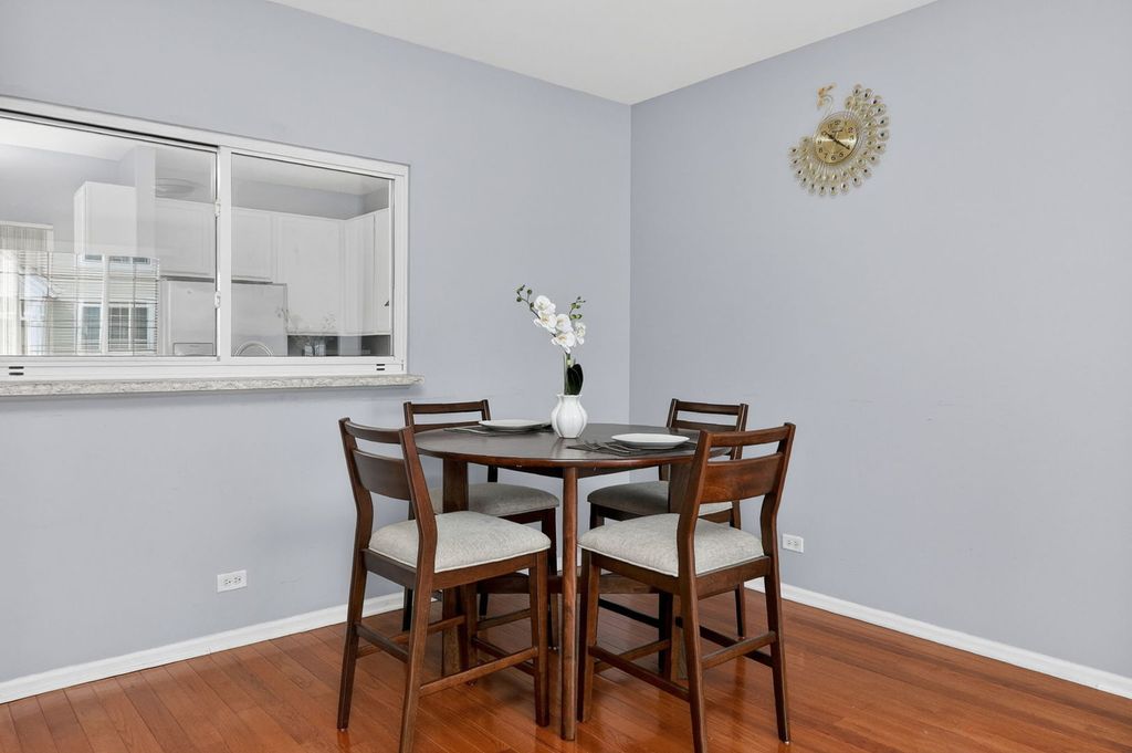 Image 7 of property listing at 1114 Andover Court, Glendale Heights, IL 60139