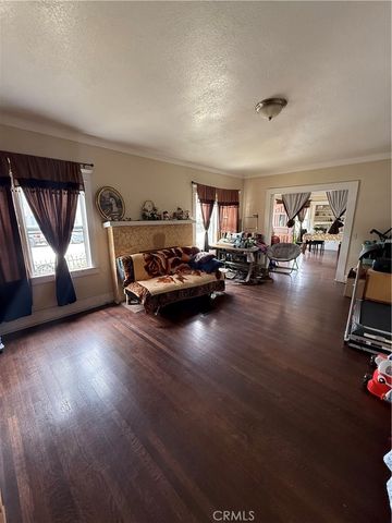 1403 Elm, Long Beach, CA 90813