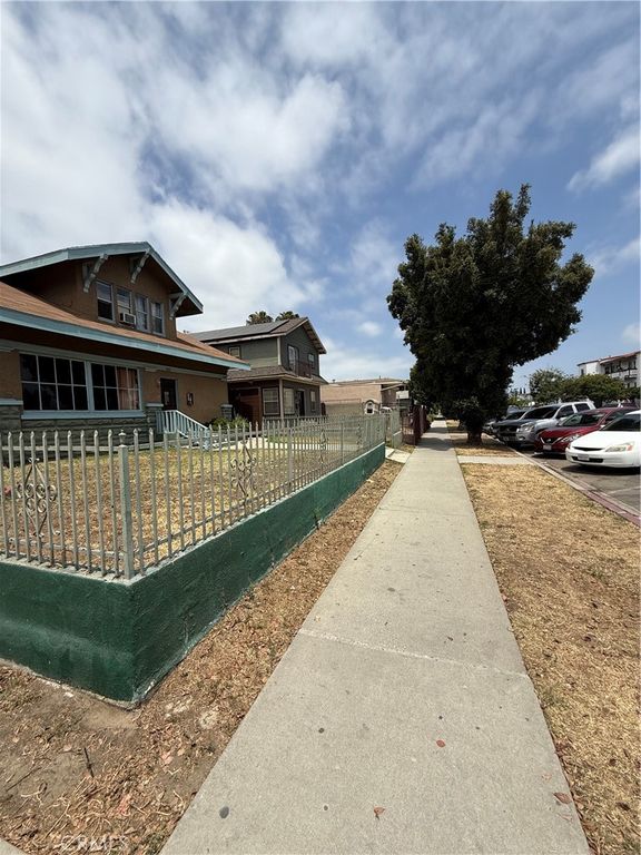 1403 Elm, Long Beach, CA 90813