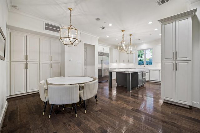5201 Cedar Creek Drive, Houston, TX 77056