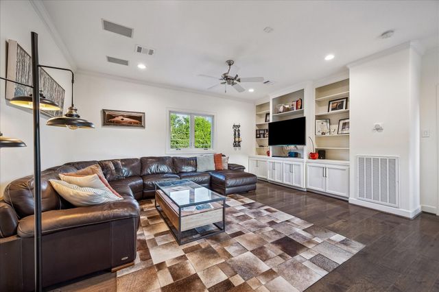 5201 Cedar Creek Drive, Houston, TX 77056