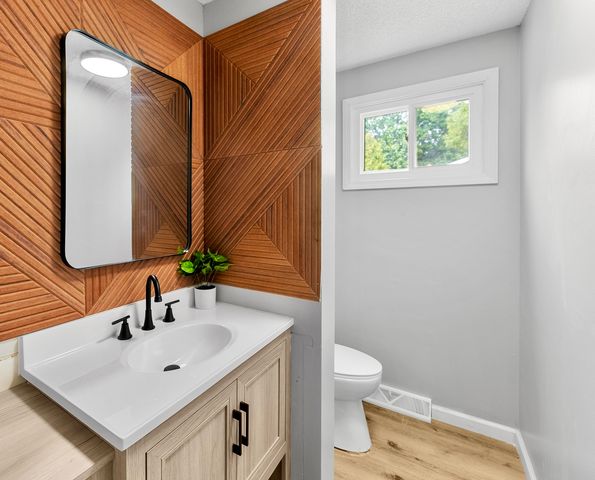 2822 S Hampton Drive, Bettendorf, IA 52722