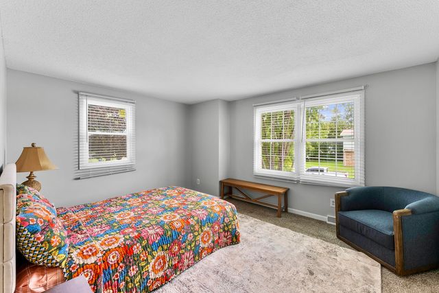 2822 S Hampton Drive, Bettendorf, IA 52722