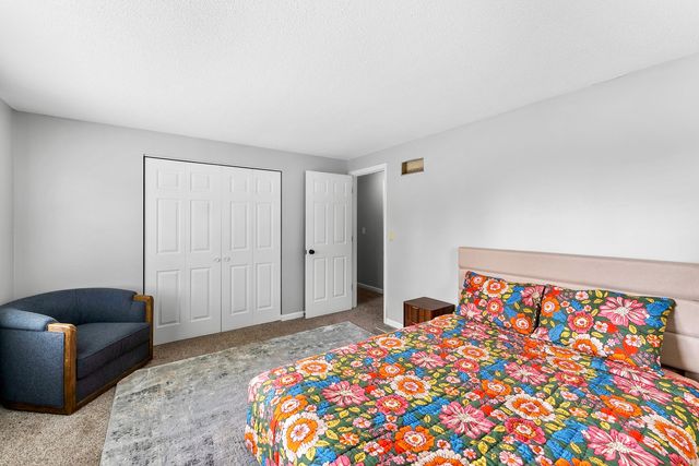 2822 S Hampton Drive, Bettendorf, IA 52722