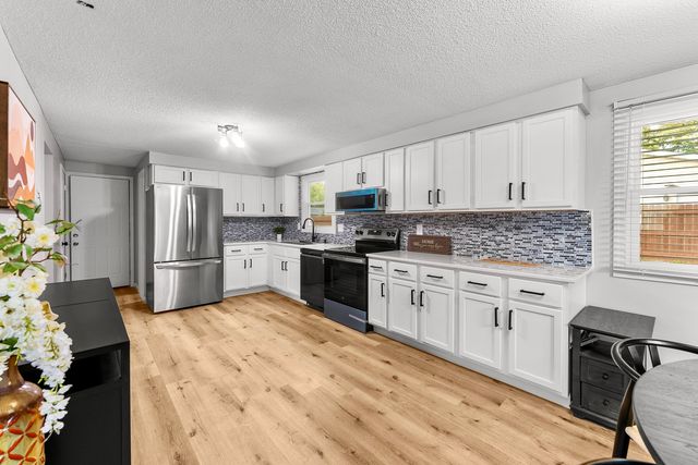 2822 S Hampton Drive, Bettendorf, IA 52722