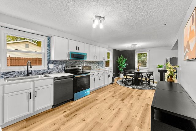 2822 S Hampton Drive, Bettendorf, IA 52722