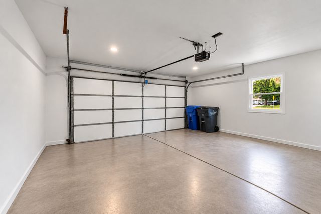 2822 S Hampton Drive, Bettendorf, IA 52722