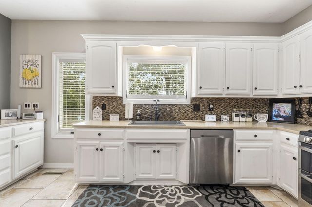 3909 West Eaglecrest Street, Battlefield, MO 65619