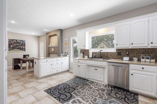 3909 West Eaglecrest Street, Battlefield, MO 65619