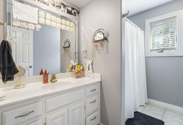3909 West Eaglecrest Street, Battlefield, MO 65619