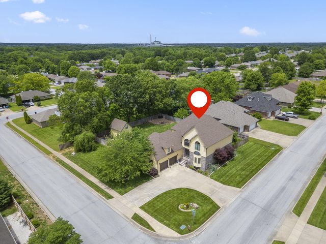 3909 West Eaglecrest Street, Battlefield, MO 65619