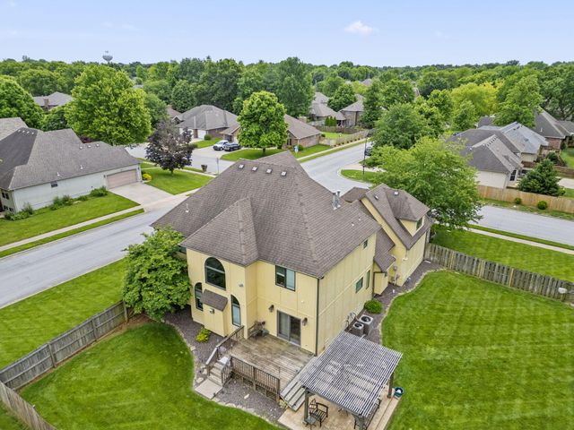 3909 West Eaglecrest Street, Battlefield, MO 65619