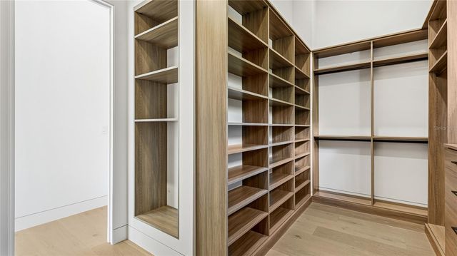 530 CHIPPING LANE, Longboat Key, FL 34228