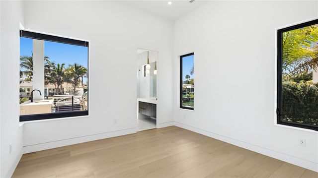 530 CHIPPING LANE, Longboat Key, FL 34228