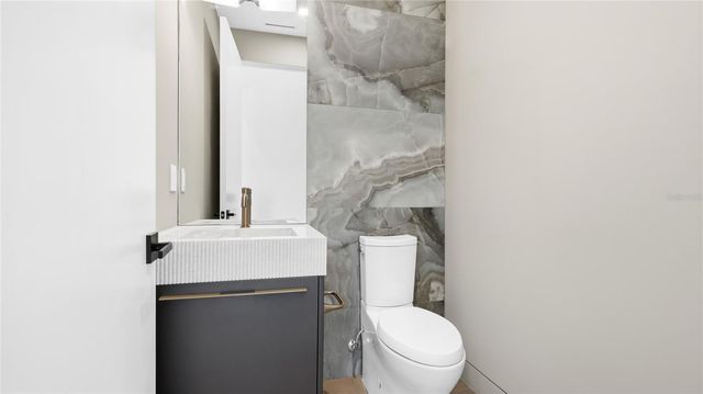 530 CHIPPING LANE, Longboat Key, FL 34228