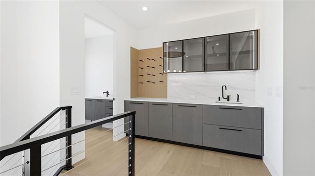 530 CHIPPING LANE, Longboat Key, FL 34228