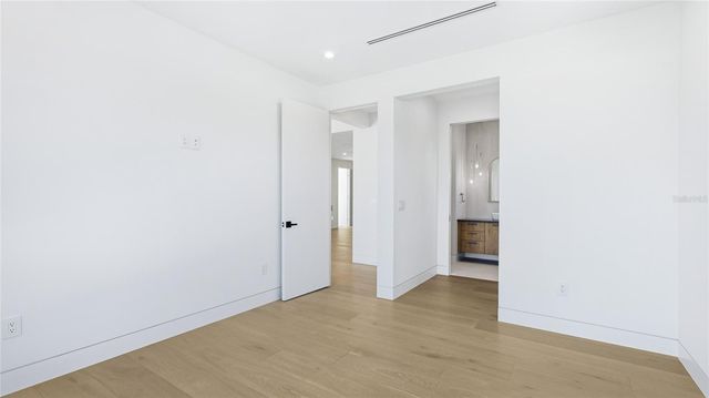 530 CHIPPING LANE, Longboat Key, FL 34228