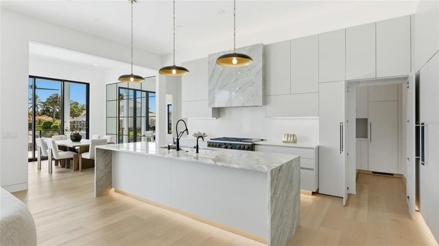 530 CHIPPING LANE, Longboat Key, FL 34228