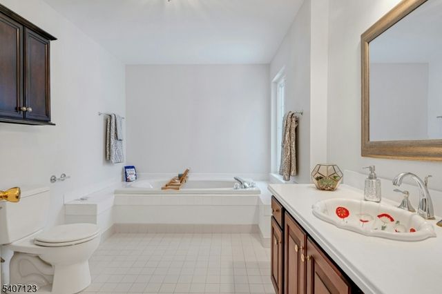 299 Riveredge Dr, Chatham Twp., NJ 07928