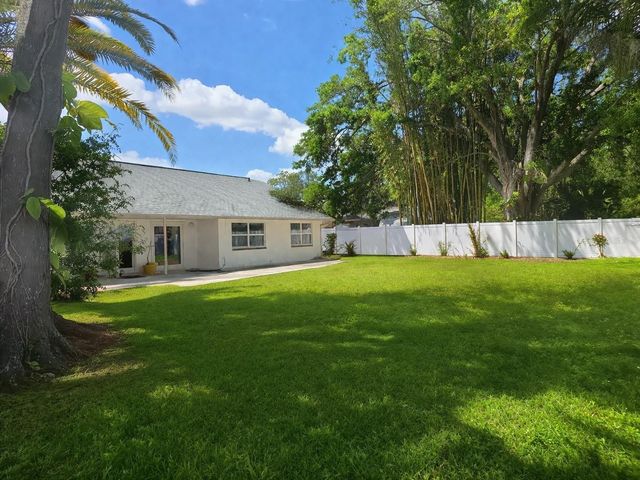 16007 PENNINGTON ROAD, Tampa, FL 33624