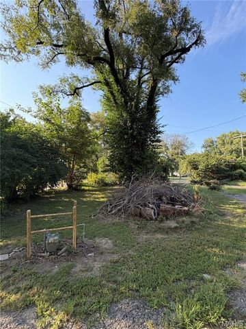 94 Bethesda Drive, Belleville, IL 62223