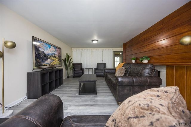 9326 Rivershore Drive, Niagara Falls, NY 14304