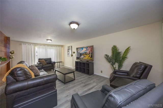 9326 Rivershore Drive, Niagara Falls, NY 14304