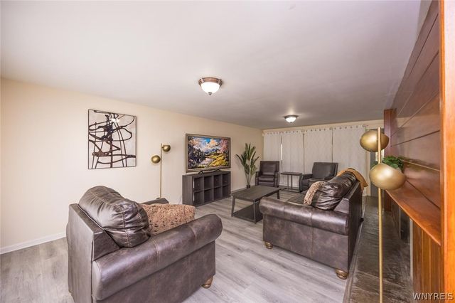 9326 Rivershore Drive, Niagara Falls, NY 14304