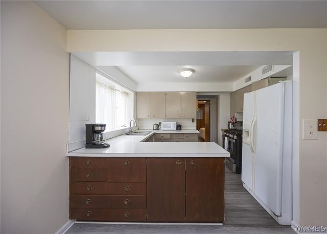 9326 Rivershore Drive, Niagara Falls, NY 14304