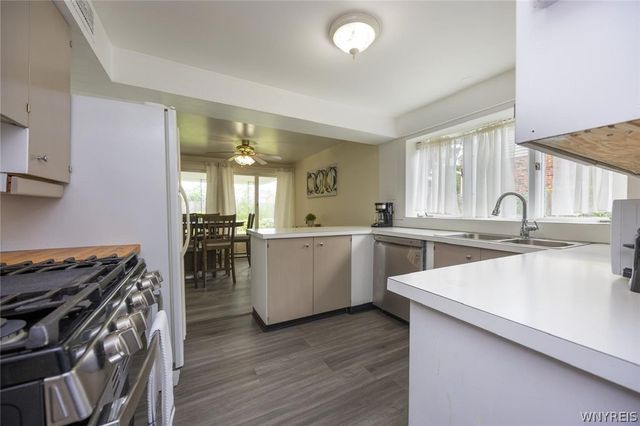 9326 Rivershore Drive, Niagara Falls, NY 14304