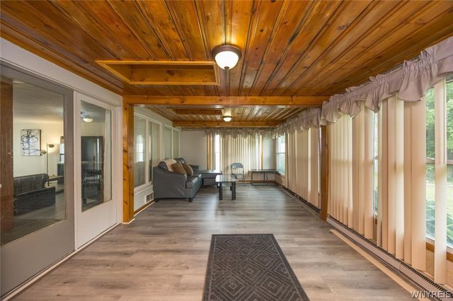 9326 Rivershore Drive, Niagara Falls, NY 14304