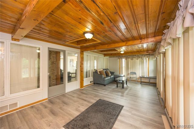 9326 Rivershore Drive, Niagara Falls, NY 14304