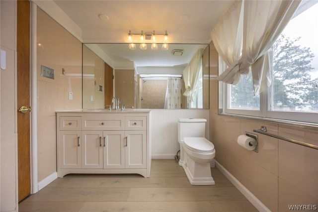 9326 Rivershore Drive, Niagara Falls, NY 14304