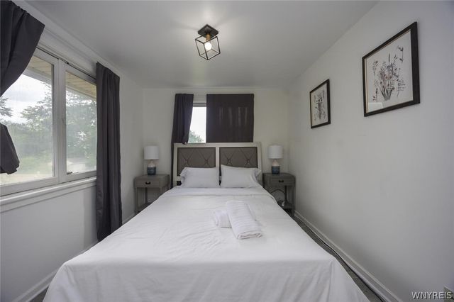 9326 Rivershore Drive, Niagara Falls, NY 14304