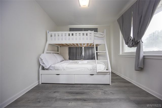 9326 Rivershore Drive, Niagara Falls, NY 14304