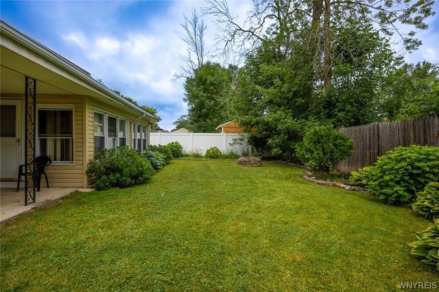 9326 Rivershore Drive, Niagara Falls, NY 14304