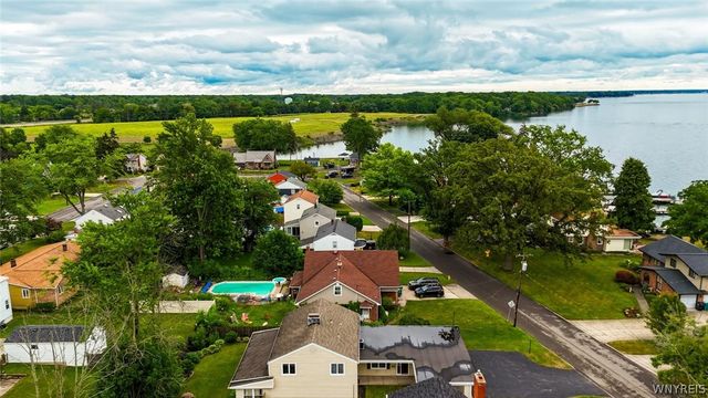 9326 Rivershore Drive, Niagara Falls, NY 14304