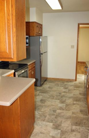 131 Niagara Drive, Waterloo, IA 50701