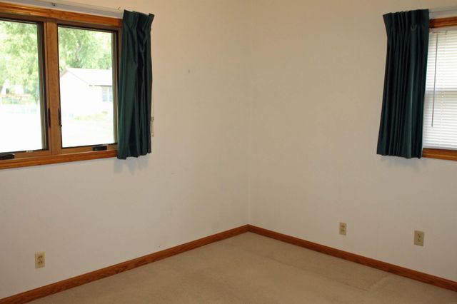 131 Niagara Drive, Waterloo, IA 50701