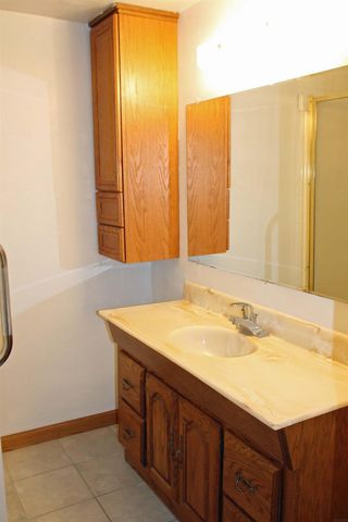 131 Niagara Drive, Waterloo, IA 50701