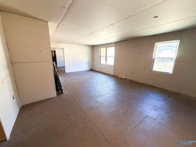 7586 Tabor Road, Gadsden, AL 35905