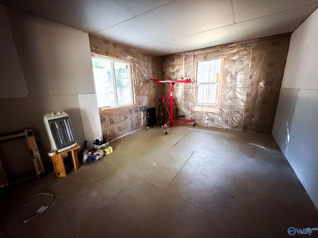 7586 Tabor Road, Gadsden, AL 35905